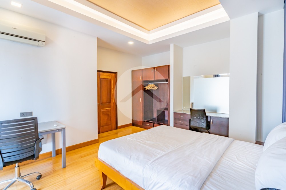 1 Bedroom Serviced Apartment For Rent - BKK1, Phnom Penh - Image 15