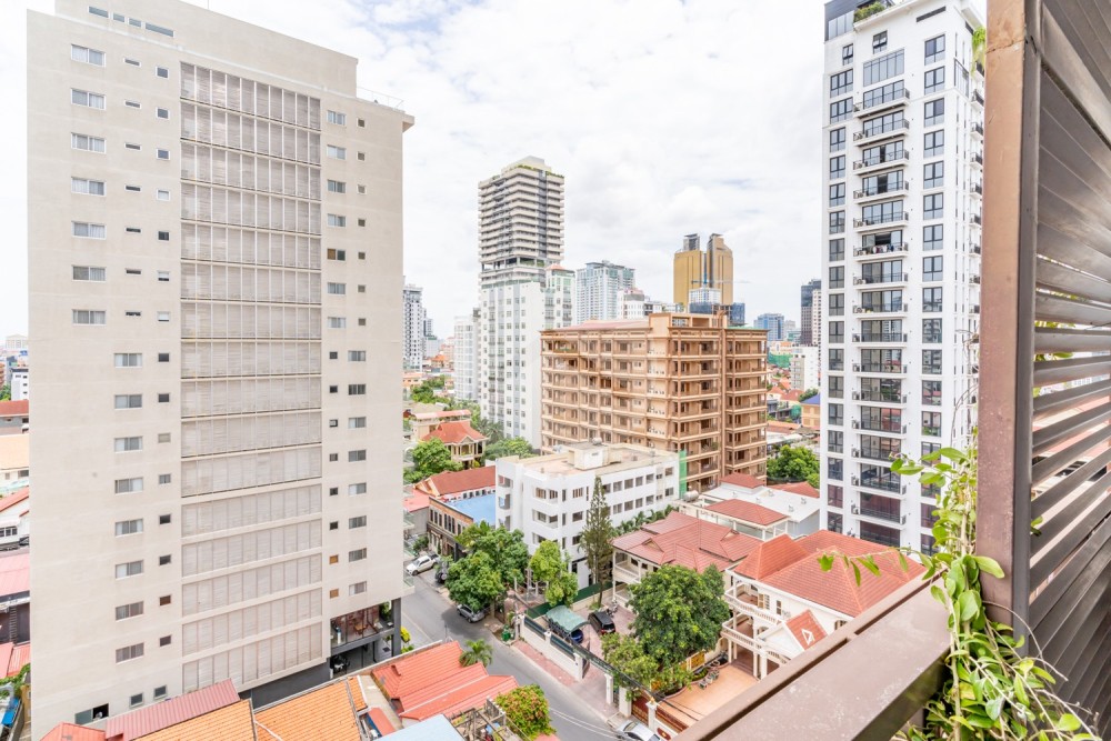 1 Bedroom Serviced Apartment For Rent - BKK1, Phnom Penh - Image 18