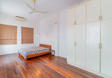 Renovated 2 Bedroom Apartment For Rent - Phsar Kandal 1, Phnom Penh thumbnail