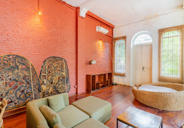 Renovated 2 Bedroom Apartment For Rent - Phsar Kandal 1, Phnom Penh thumbnail