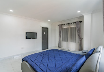 3 Bedroom Serviced Apartment For Rent - BKK1, Phnom Penh thumbnail