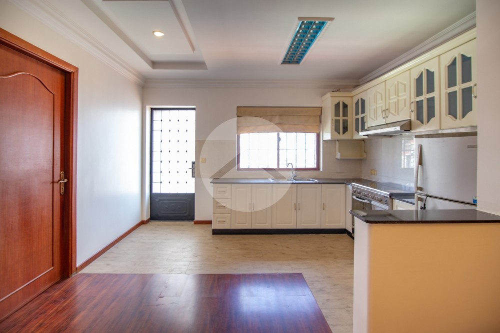 2 Bedroom Serviced Apartment For Rent - BKK1, Phnom Penh - Image 6