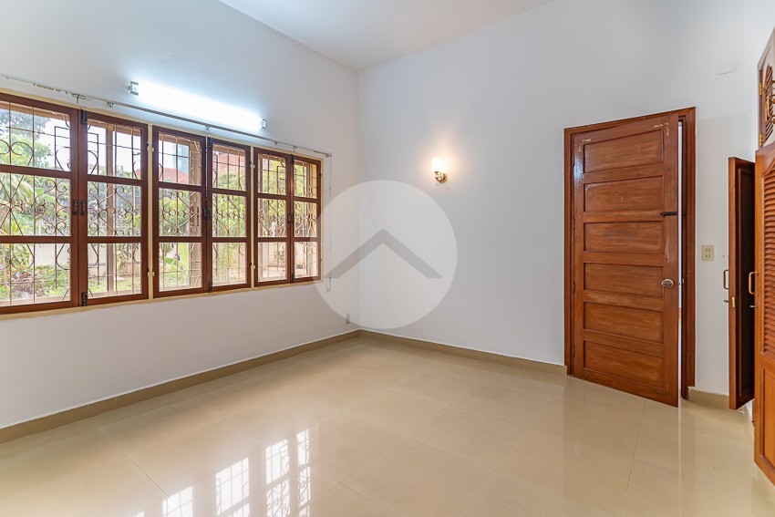 6 Bedroom Commercial Villa For Rent - BKK1, Phnom Penh