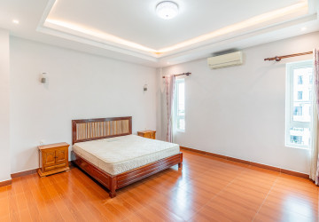 2 Bedroom Serviced Apartment For Rent - Phsar Daeum Thkov, Phnom Penh thumbnail