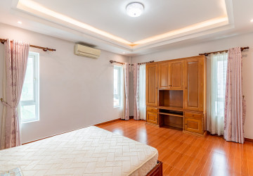 2 Bedroom Serviced Apartment For Rent - Phsar Daeum Thkov, Phnom Penh thumbnail