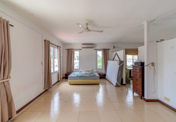 Renovated 1 Bedroom Apartment For Rent - Chakto Mukh, Phnom Penh thumbnail