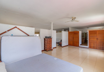 Renovated 1 Bedroom Apartment For Rent - Chakto Mukh, Phnom Penh thumbnail