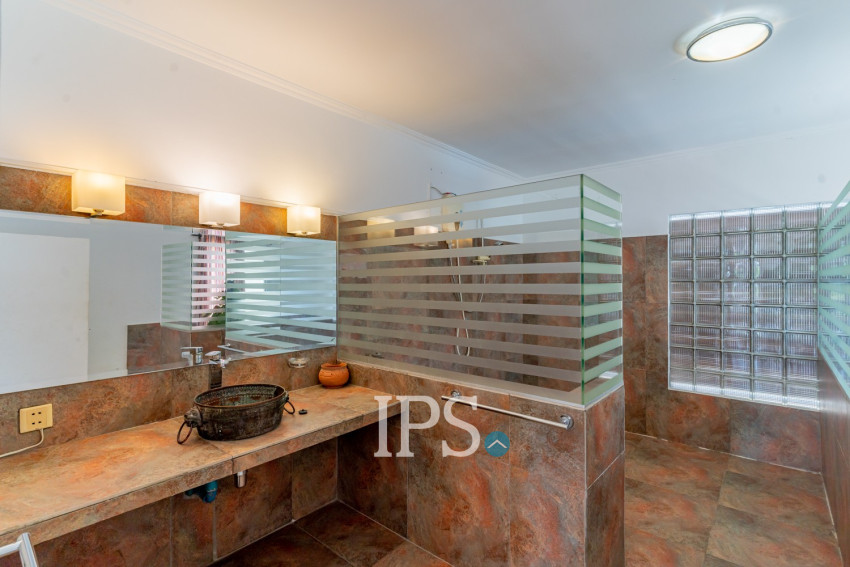 Renovated 1 Bedroom Apartment For Rent - Chakto Mukh, Phnom Penh