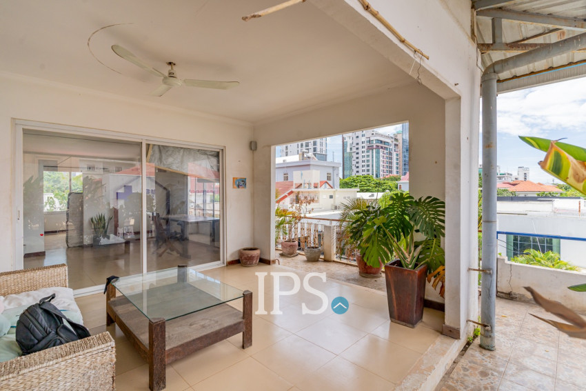 Renovated 1 Bedroom Apartment For Rent - Chakto Mukh, Phnom Penh
