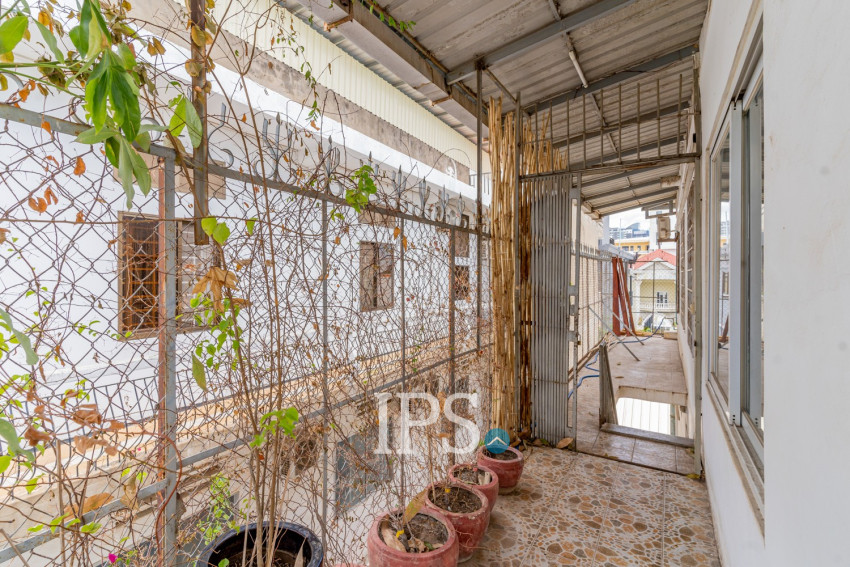 Renovated 1 Bedroom Apartment For Rent - Chakto Mukh, Phnom Penh