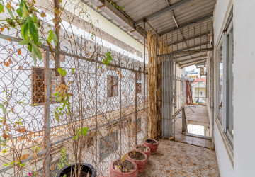 Renovated 1 Bedroom Apartment For Rent - Chakto Mukh, Phnom Penh thumbnail