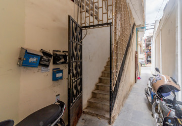 Renovated 1 Bedroom Apartment For Rent - Chakto Mukh, Phnom Penh thumbnail