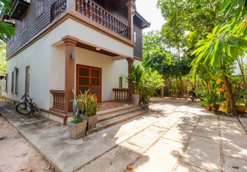 3 Bedroom Wooden House For Rent - Sala Kamreuk, Siem Reap thumbnail