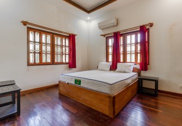 3 Bedroom Wooden House For Rent - Sala Kamreuk, Siem Reap thumbnail