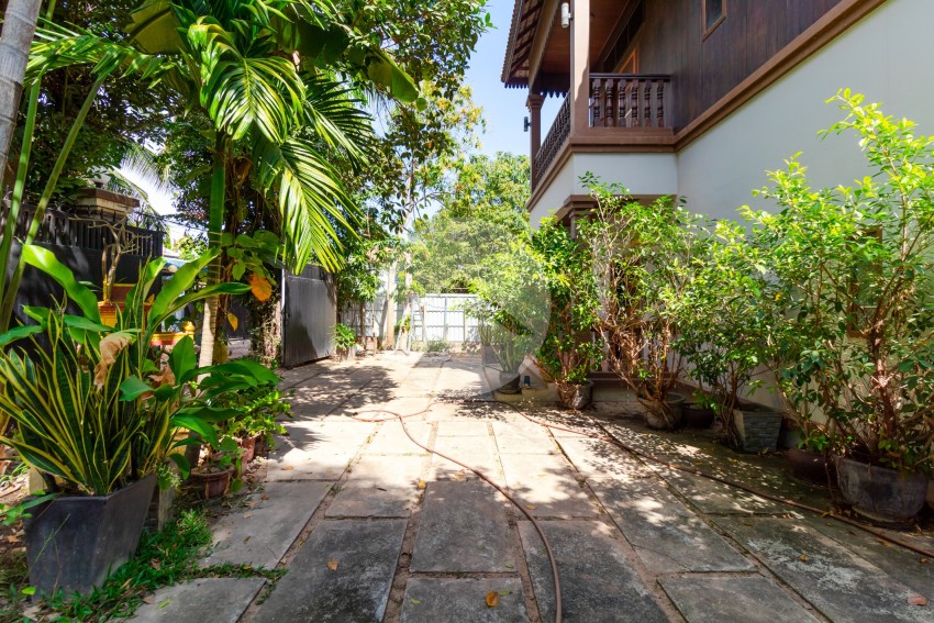 3 Bedroom Wooden House For Rent - Sala Kamreuk, Siem Reap