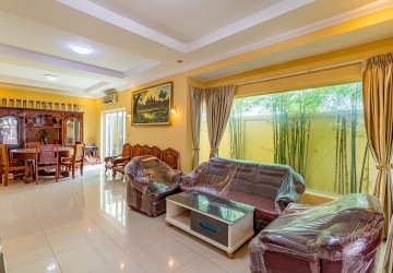 4 Bedroom Villa For Rent - Bassac Garden City, Tonle Bassac, Phnom Penh thumbnail