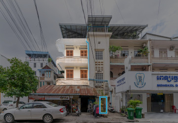 Renovated 2 Bedroom Apartment For Rent - Wat Phnom, Phnom Penh thumbnail