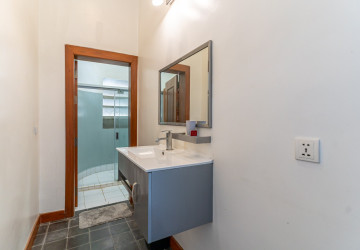 Renovated 2 Bedroom Apartment For Rent - Wat Phnom, Phnom Penh thumbnail
