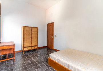 Renovated 2 Bedroom Apartment For Rent - Wat Phnom, Phnom Penh thumbnail
