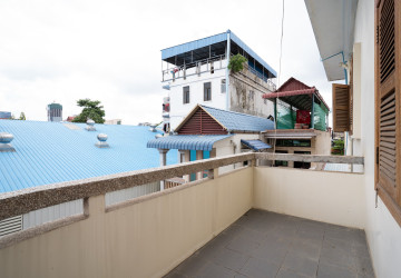 Renovated 2 Bedroom Apartment For Rent - Wat Phnom, Phnom Penh thumbnail
