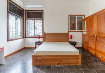 Renovated 2 Bedroom Apartment For Rent - Wat Phnom, Phnom Penh thumbnail