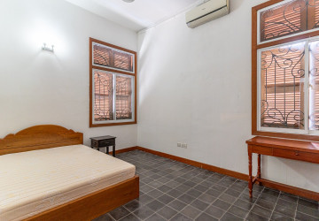 Renovated 2 Bedroom Apartment For Rent - Wat Phnom, Phnom Penh thumbnail