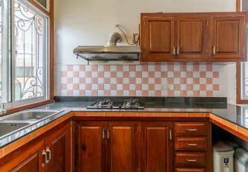 Renovated 2 Bedroom Apartment For Rent - Wat Phnom, Phnom Penh thumbnail