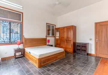 Renovated 2 Bedroom Apartment For Rent - Wat Phnom, Phnom Penh thumbnail
