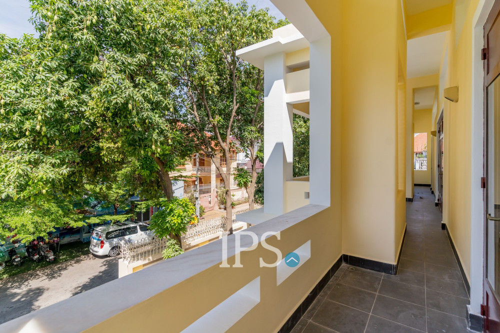 5 Bedroom Villa For Rent - Boeung Kak 1, Phnom Penh - Image 48