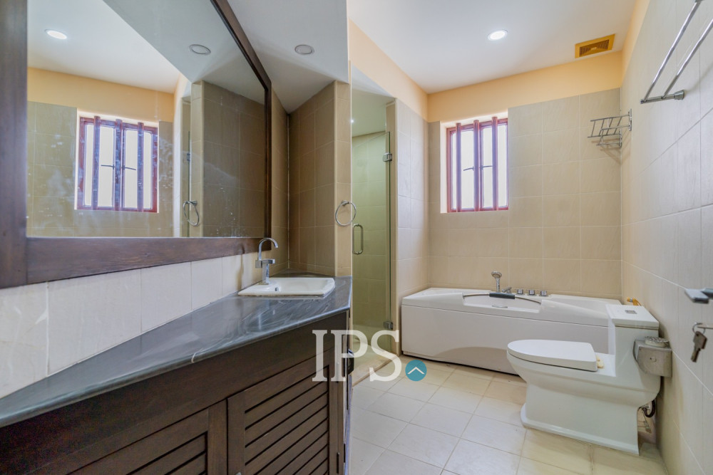 5 Bedroom Villa For Rent - Boeung Kak 1, Phnom Penh - Image 38