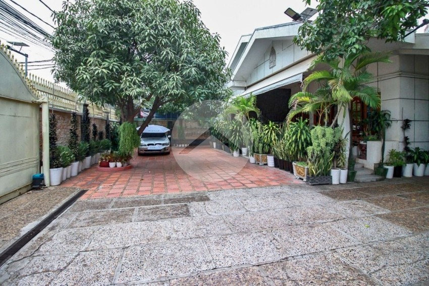 5 Bedroom Commercial Villa For Rent - Toul Kork, Phnom Penh