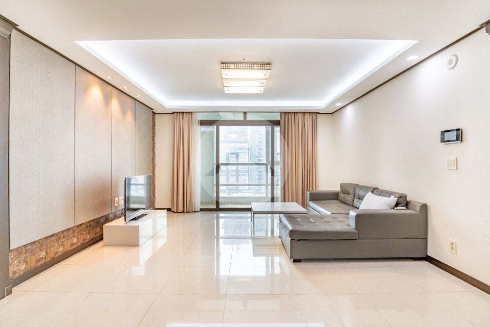 3 Bedroom Condo For Rent-BKK1, Phnom Penh - Image 5