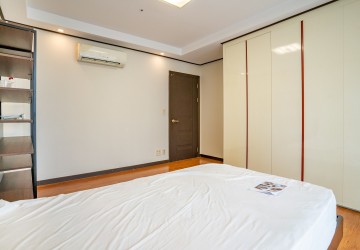 3 Bedroom Condo For Rent-BKK1, Phnom Penh thumbnail