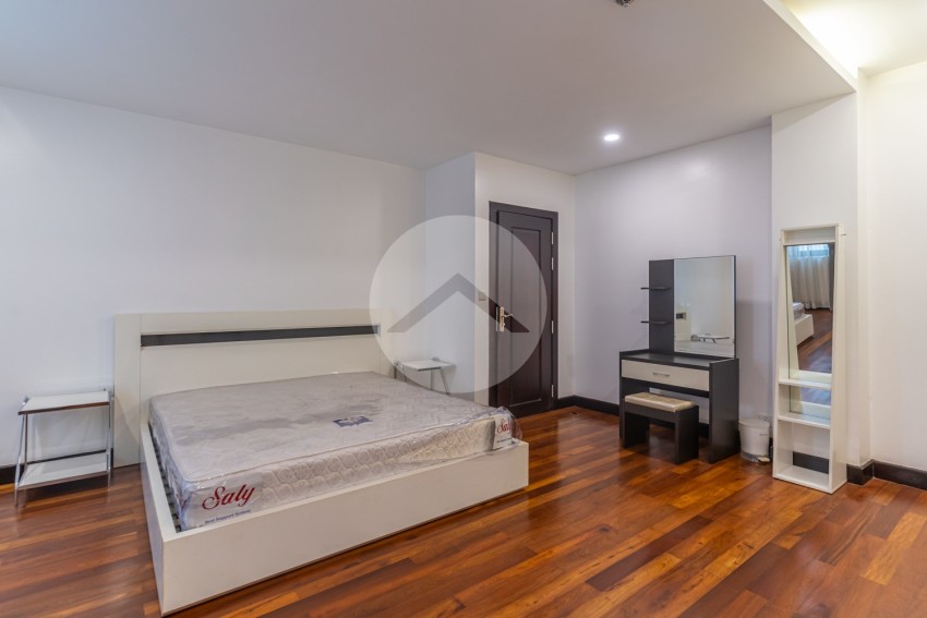 3 Bedroom Serviced Apartment For Rent - Wat Phnom, Phnom Penh