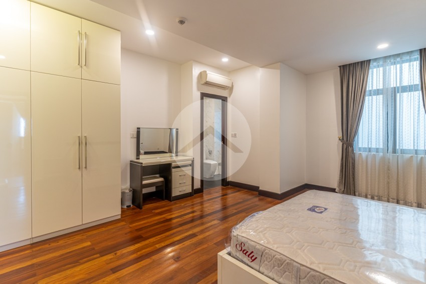 3 Bedroom Serviced Apartment For Rent - Wat Phnom, Phnom Penh