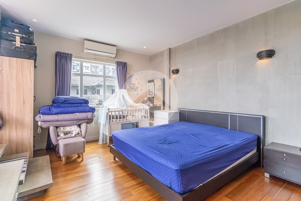 Renovated 2 Bedroom Apartment For Sale - BKK1, Phnom Penh - Image 15