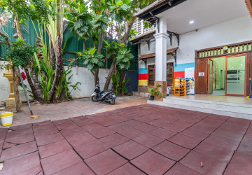 4 Bedroom Commercial Villa For Rent - Boeung Trabek, Phnom Penh thumbnail