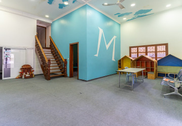 4 Bedroom Commercial Villa For Rent - Boeung Trabek, Phnom Penh thumbnail