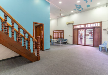 4 Bedroom Commercial Villa For Rent - Boeung Trabek, Phnom Penh thumbnail