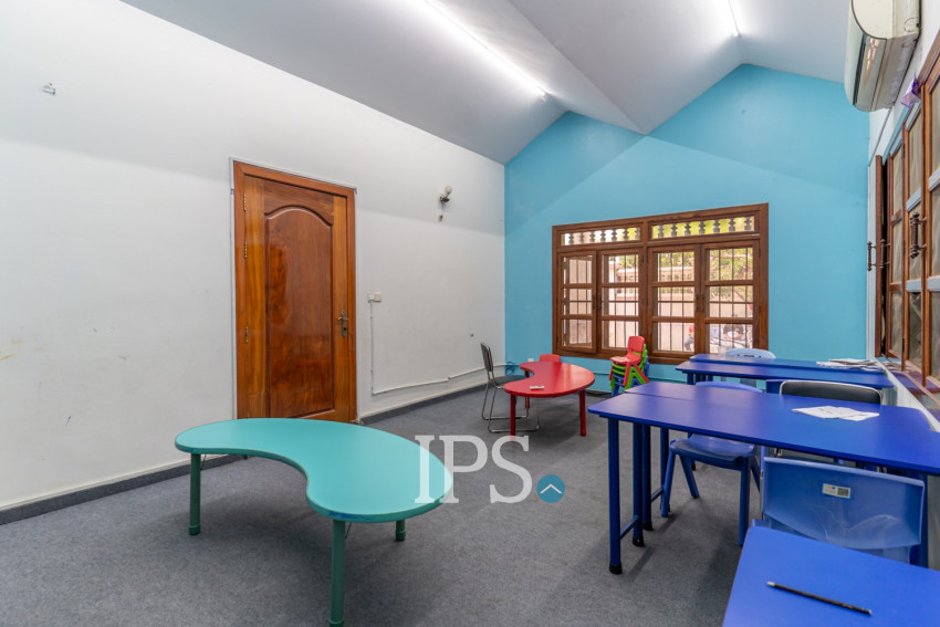 4 Bedroom Commercial Villa For Rent - Boeung Trabek, Phnom Penh