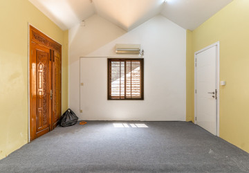 4 Bedroom Commercial Villa For Rent - Boeung Trabek, Phnom Penh thumbnail