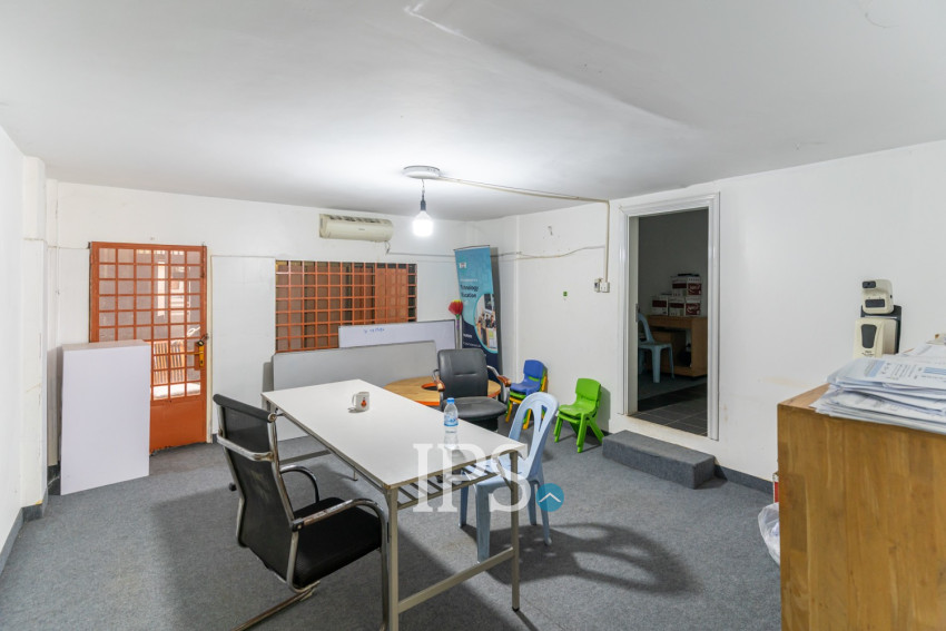 4 Bedroom Commercial Villa For Rent - Boeung Trabek, Phnom Penh