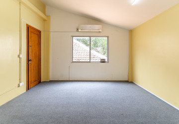 4 Bedroom Commercial Villa For Rent - Boeung Trabek, Phnom Penh thumbnail