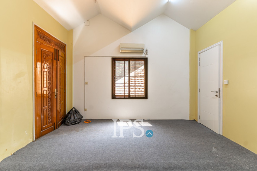 4 Bedroom Commercial Villa For Rent - Boeung Trabek, Phnom Penh