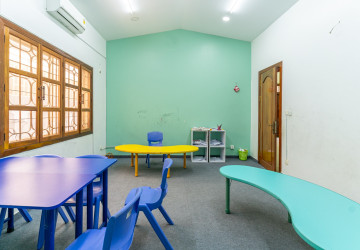 4 Bedroom Commercial Villa For Rent - Boeung Trabek, Phnom Penh thumbnail