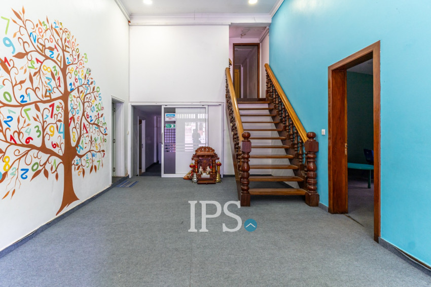 4 Bedroom Commercial Villa For Rent - Boeung Trabek, Phnom Penh