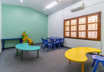 4 Bedroom Commercial Villa For Rent - Boeung Trabek, Phnom Penh thumbnail