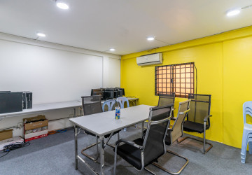 4 Bedroom Commercial Villa For Rent - Boeung Trabek, Phnom Penh thumbnail