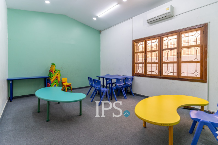 4 Bedroom Commercial Villa For Rent - Boeung Trabek, Phnom Penh