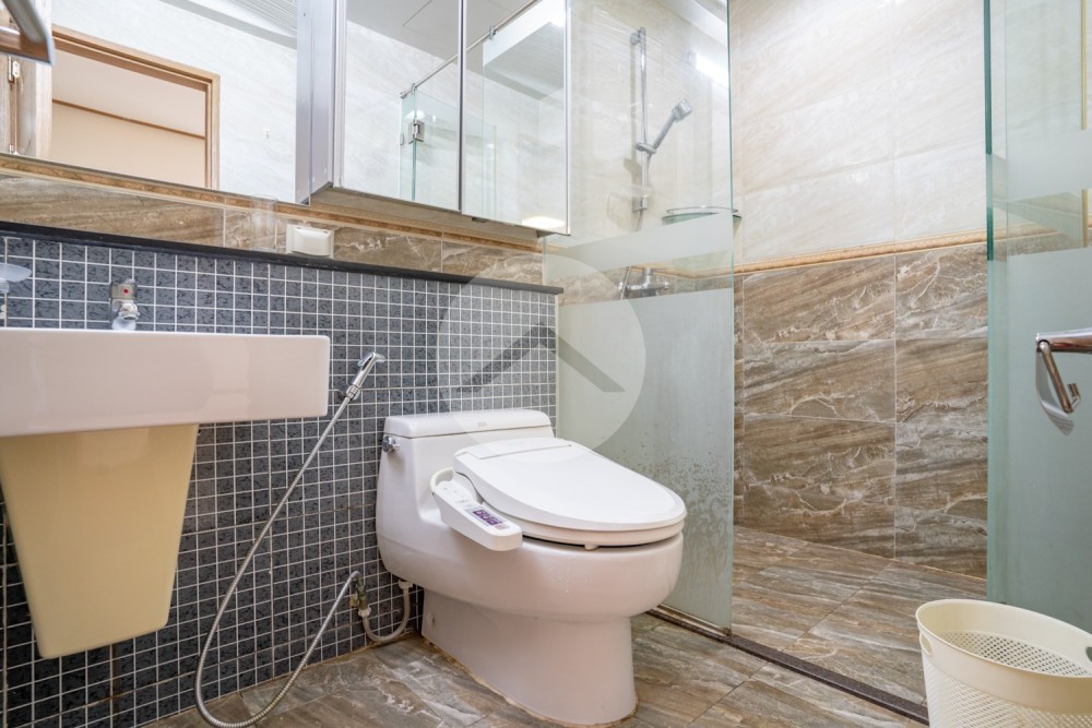 1 Bedroom Condo For Rent - De Castle Royal, BKK1, Phnom Penh - Image 11